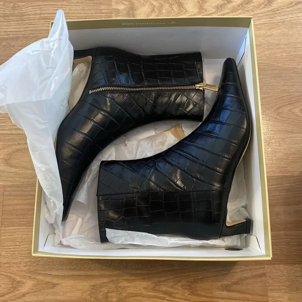 Michael Kors Womens Cosmo Croc-Embossed Kitten Heel Booties Black 10M New - Picture 2 of 10